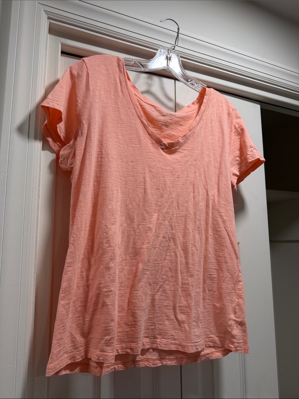 Universal Thread Peach V-Neck Short Sleeve Tee